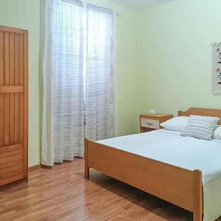 Apartment Lovely In Novigrad With Kitchen *